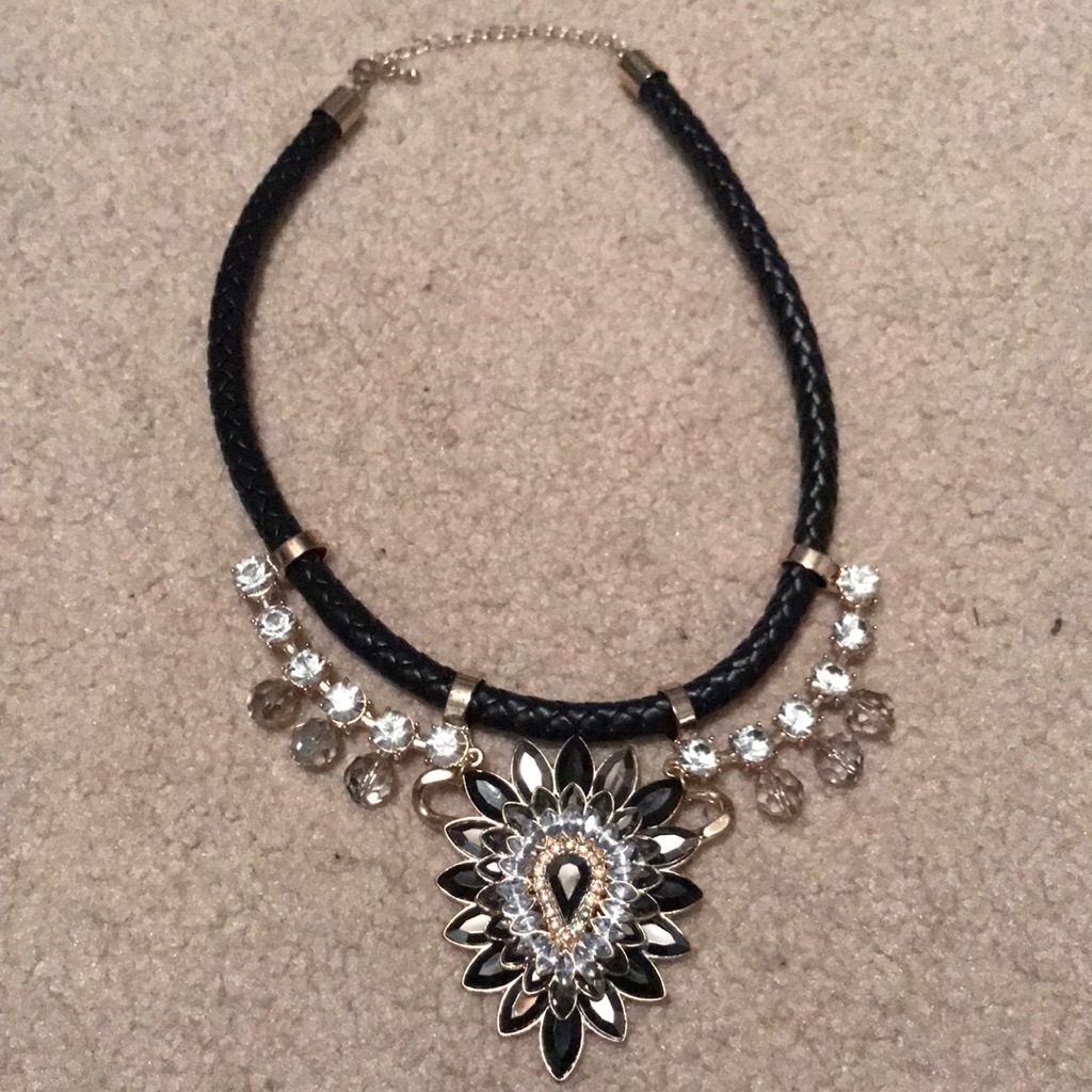 Topshop Statement Necklace Black And Gold 20$